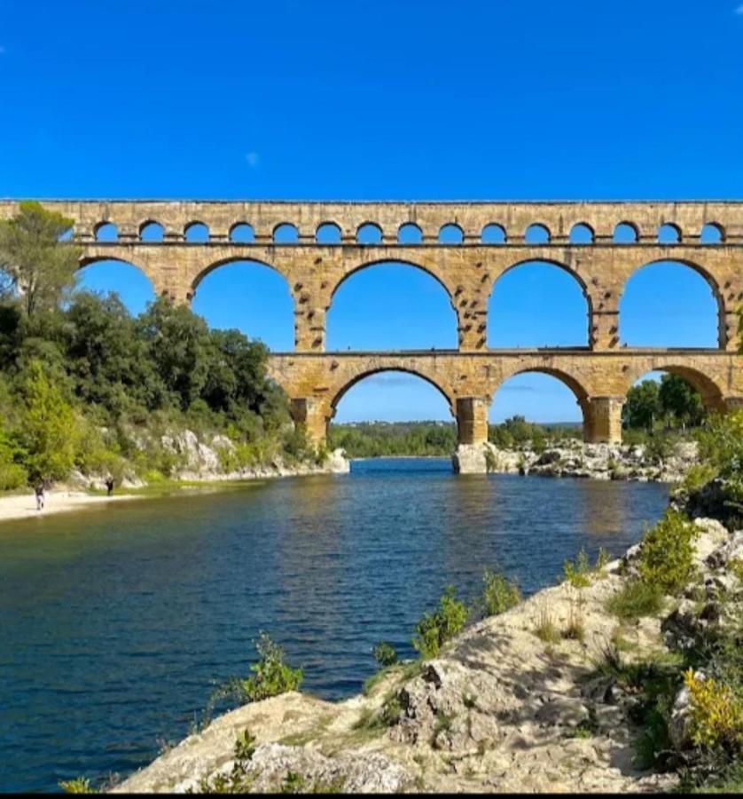Gite Les Cigales Рошфор-дю-Гар Экстерьер фото